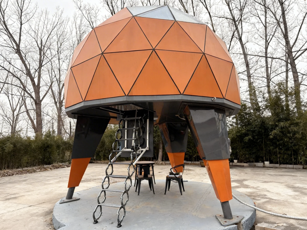 Double Deck Space Capsules